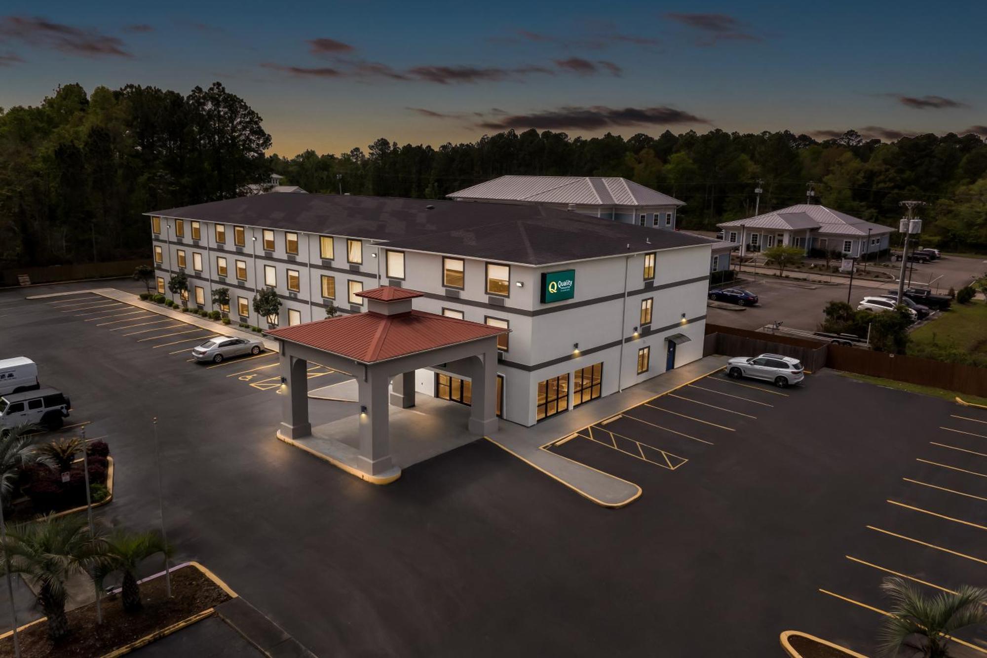 Quality Inn & Suites Biloxi Exterior photo